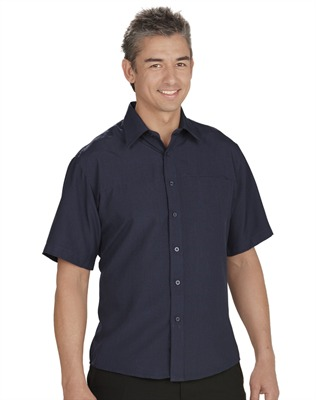 Camisa masculina de verão básica