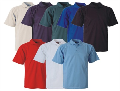 Mens alışılagelmiş bir renkte Polo gömlek