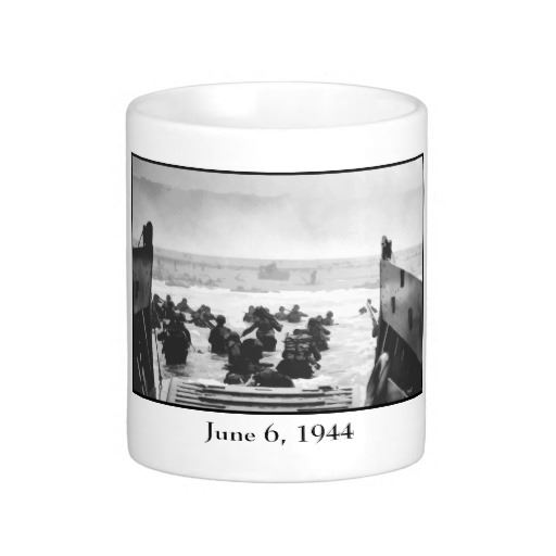 Menyerbu pantai D-Day lukisan klasik putih Kopi Mug