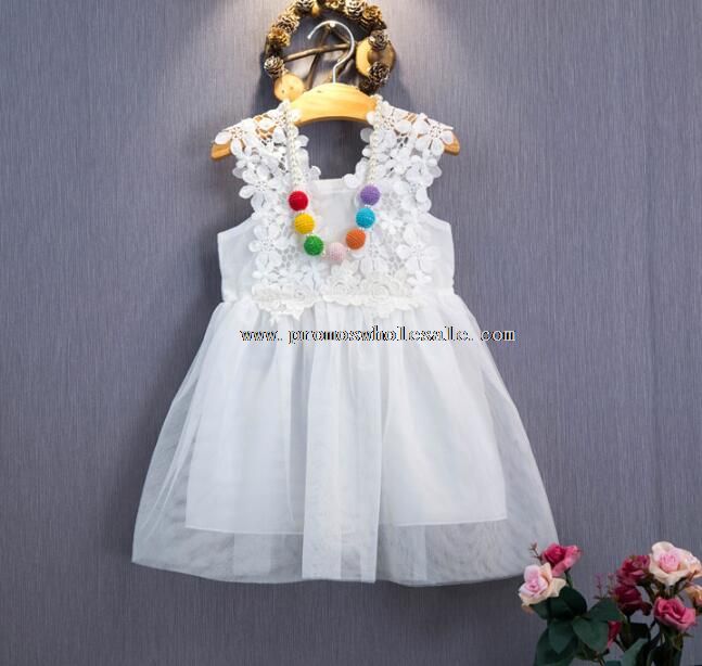 bílé šaty pro děti