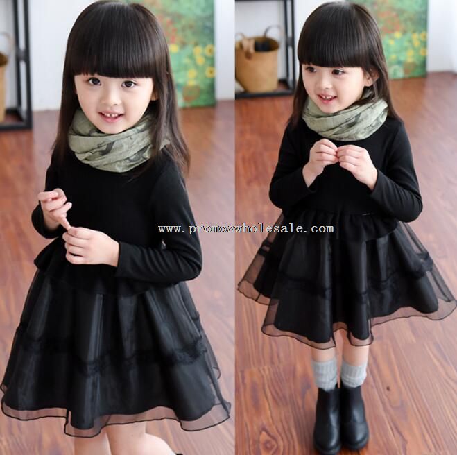 فستان أسود للأطفال