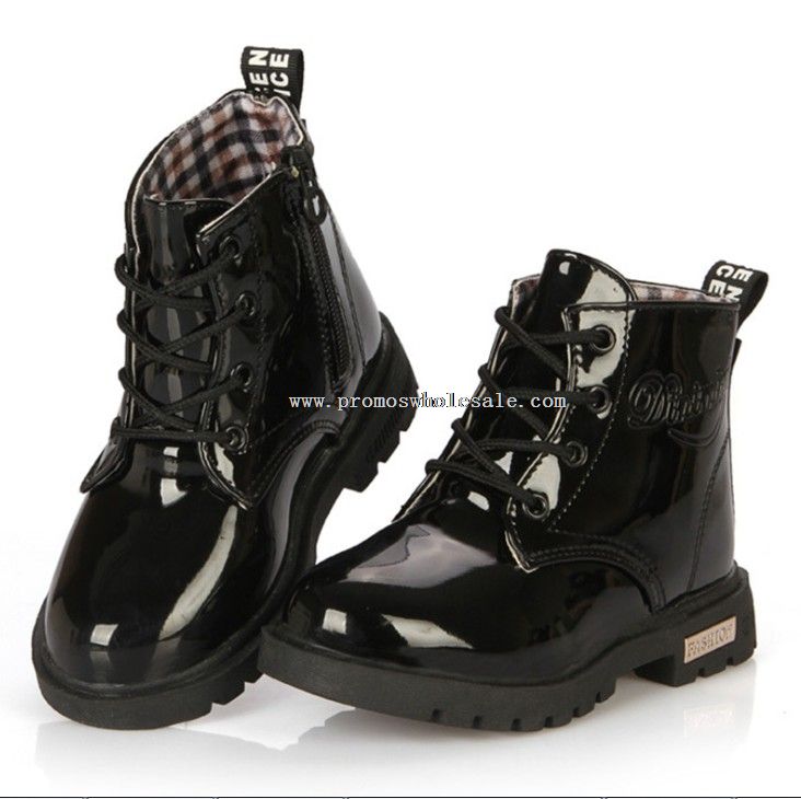 bayi boots musim dingin