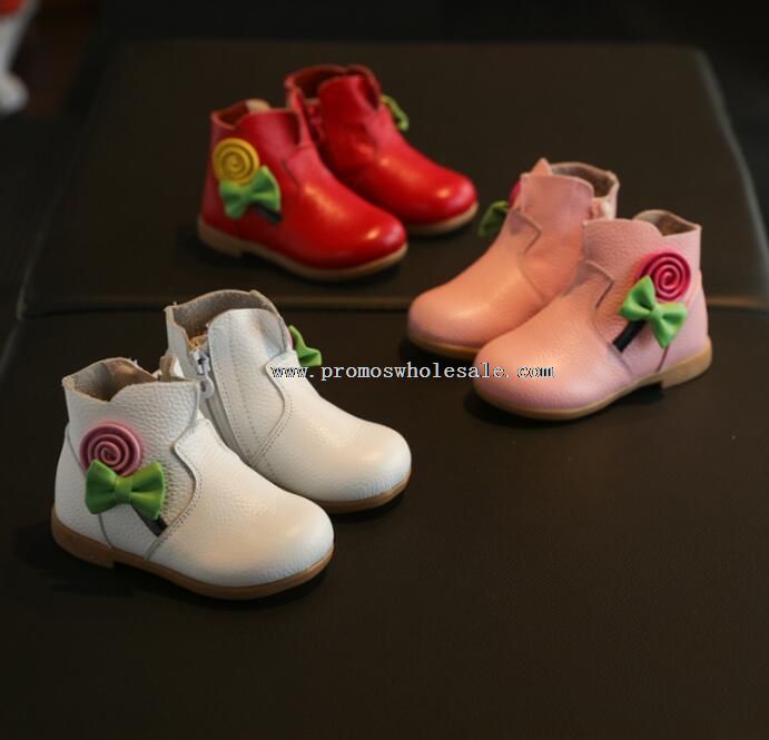 Sepatu bot kulit anak