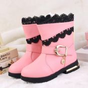 pergelangan kaki merah muda yang manis salju boot images
