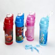 Plast barn vannflaske images