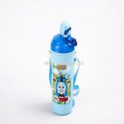 Botella de agua plástica de los niños images