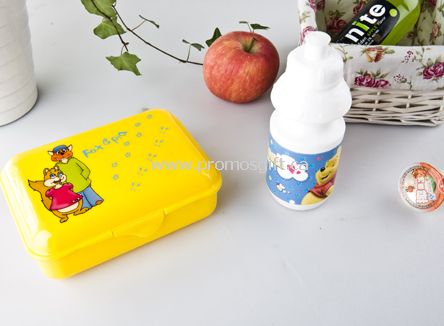 lunch box with water bottle