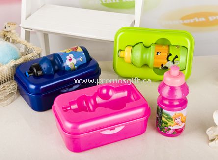 lunch box with water bottle