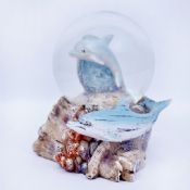 Delfines en globo de agua resina images