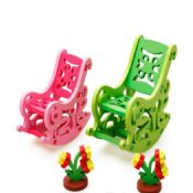 Cadeira de balanço de madeira do brinquedo images