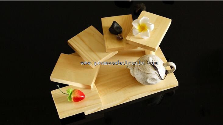 Vassoio di legno che serve sushi display