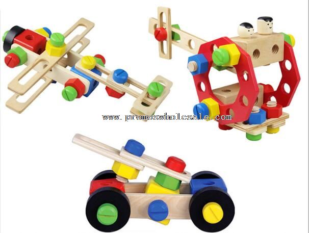 Zabawki drewniane montaż