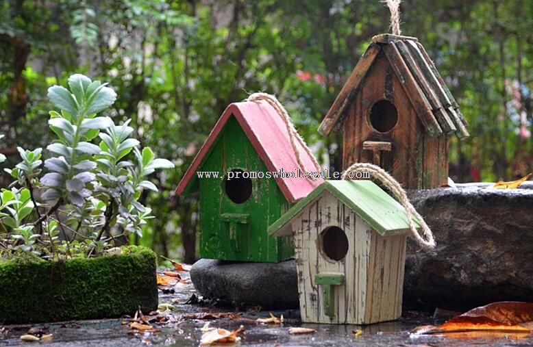 Wooden bird packing house