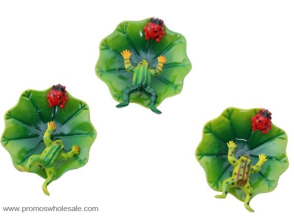 3d naturaleza rana y laybug último imán del refrigerador de forma