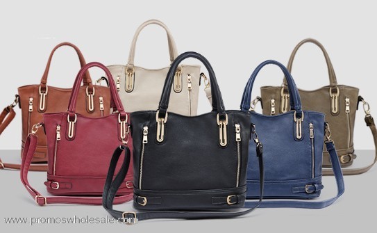 Americano classe shoulder bags