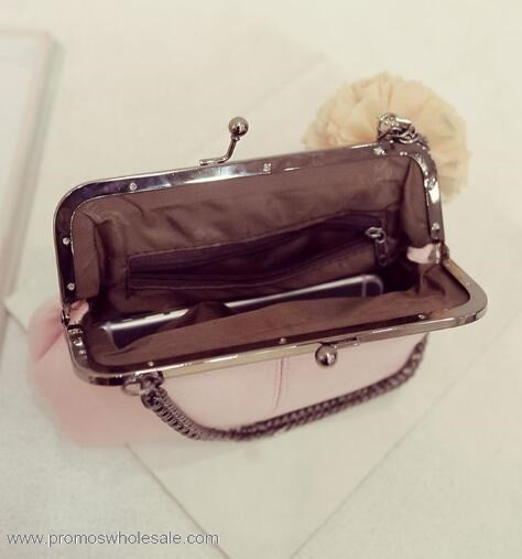 clip vintage shoulder bags